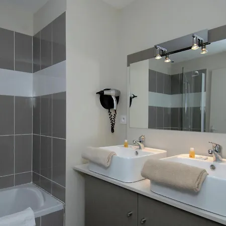 Tidy Near The In A Lively Seaside Appartement *